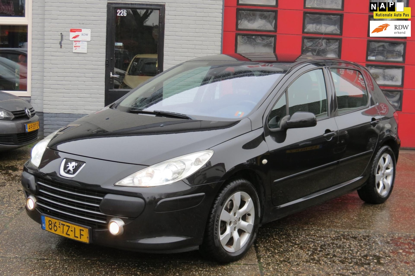 Peugeot 307 - 2.0-16V Premium 2.0-16V Premium ,5 DEURS, CLIMA , NWE APK - AutoWereld.nl