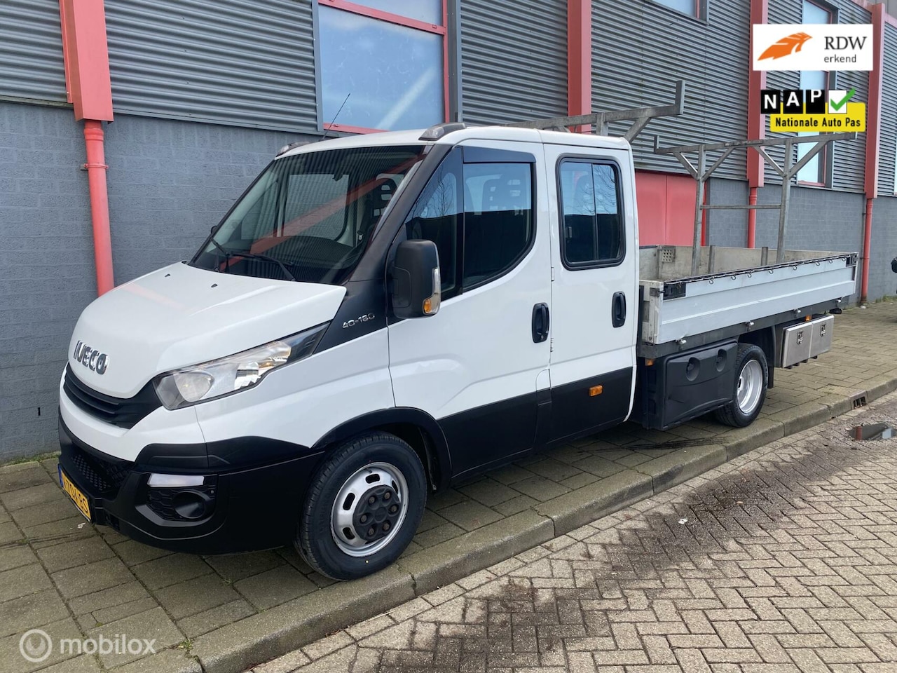 Iveco Daily - 40C18V 3.0 liter 7 persoons pick-up 1e eigenaar - AutoWereld.nl