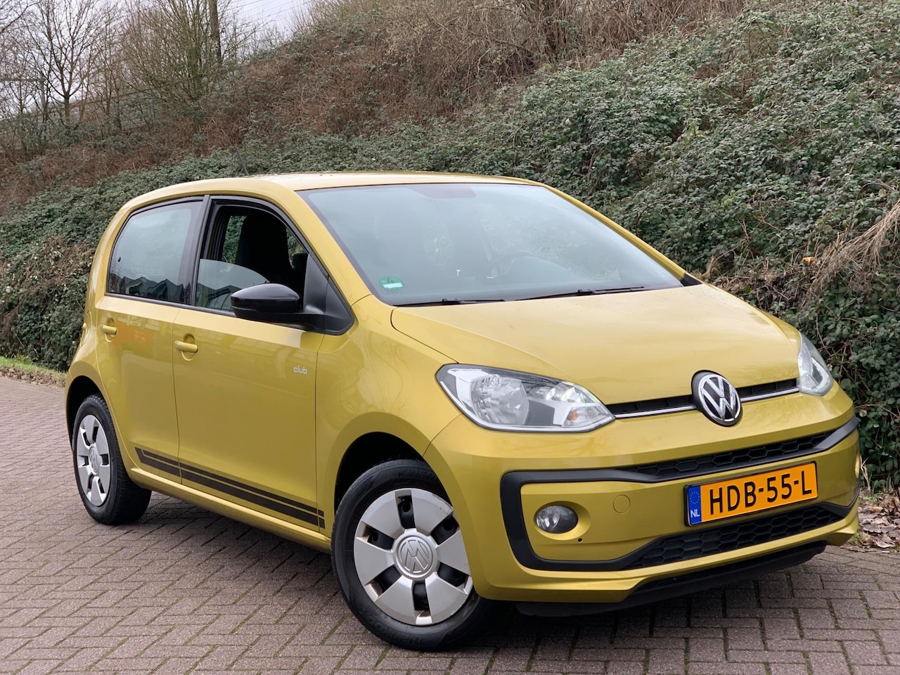 Volkswagen Up! - 1.0 BMT up! beats |AIRCO|BLUETOOTH|LUXE|5DEURS - AutoWereld.nl