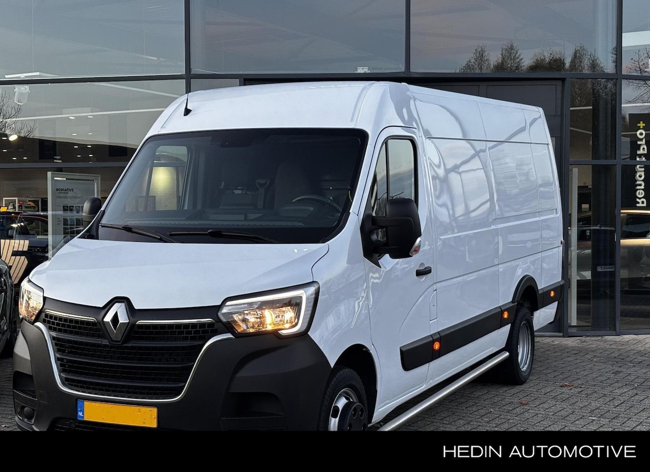 Renault Master - T35 2.3 dCi 130 L3H2 DL Comfort | Dubbellucht | Trekhaak | Navi | Laadruimte betimmering | - AutoWereld.nl