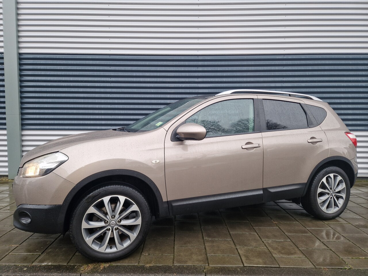 Nissan Qashqai - 2.0 Connect Edition automaat panorama trekhaak super mooi - AutoWereld.nl