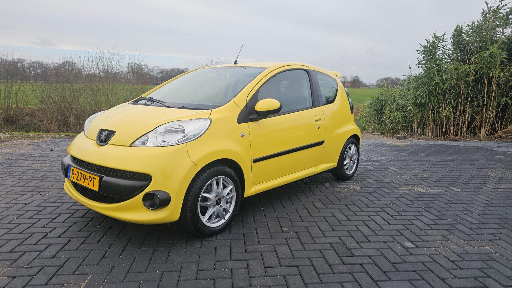 Peugeot 107 - 1.0-12V XR SPORT nieuwe APK! - AutoWereld.nl