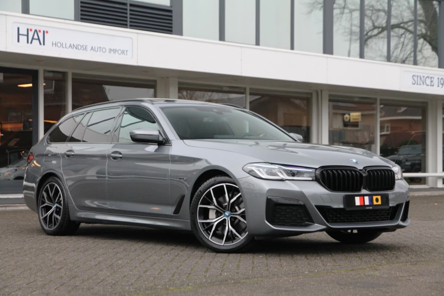 BMW 5-serie Touring - 530e M-Sport I Pano I HUD I - AutoWereld.nl