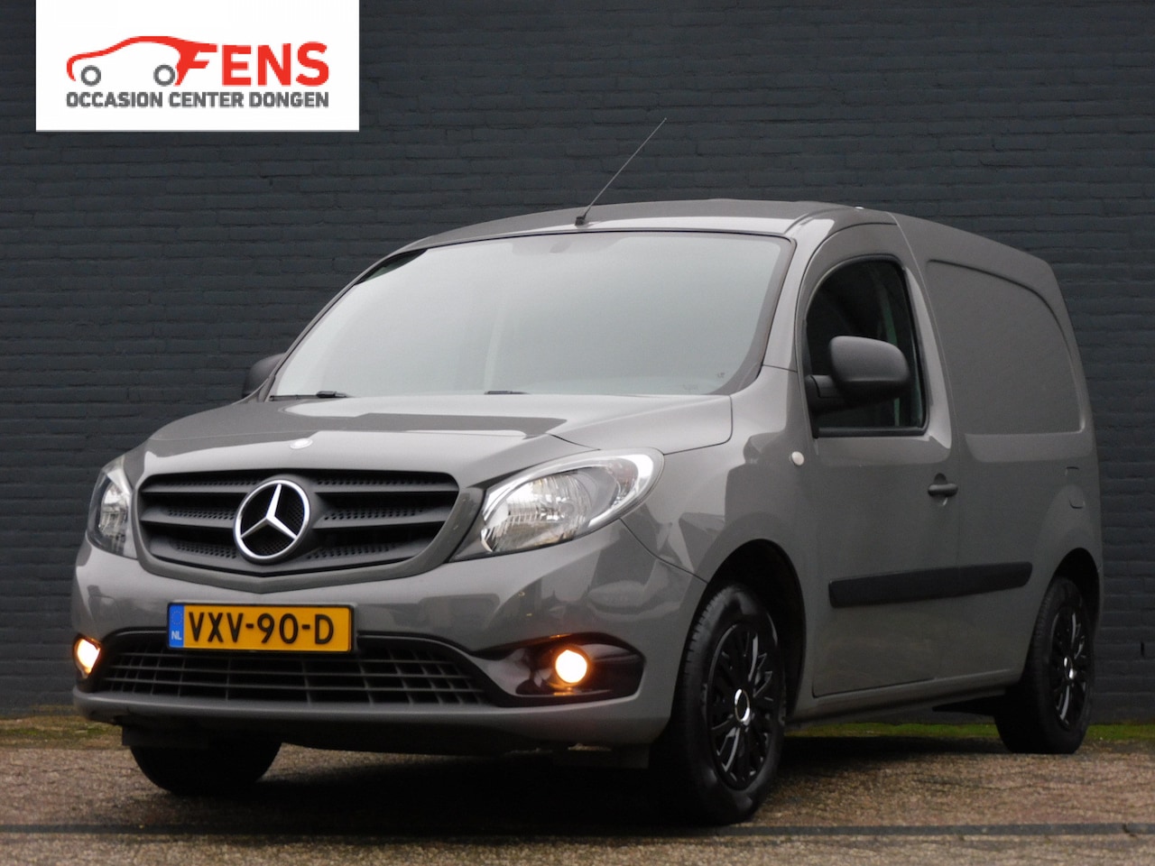 Mercedes-Benz Citan - 112 BlueEFFICIENCY BENZINE! HELE NETTE AUTO! BLUETOOTH! PARKEERSENSOREN! AIRCO! TREKHAAK! - AutoWereld.nl