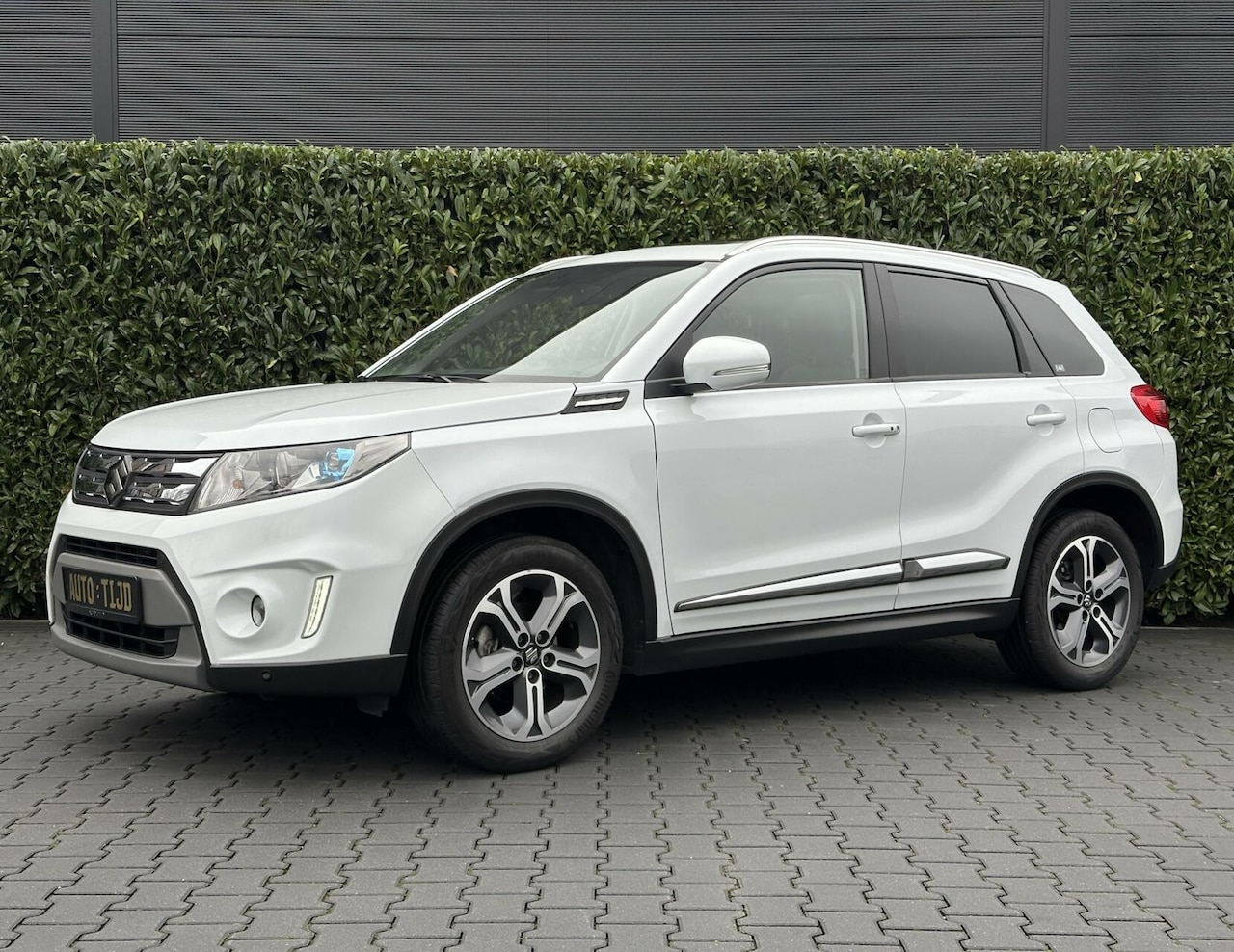 Suzuki Vitara - 1.6 High Executive 1.6 HIGH EXECUTIVE, PANO, LEDER, CRUISE, NAVI, LED, ECC-AIRCO, STOELVERWARMING, TREKHAAK, - AutoWereld.nl