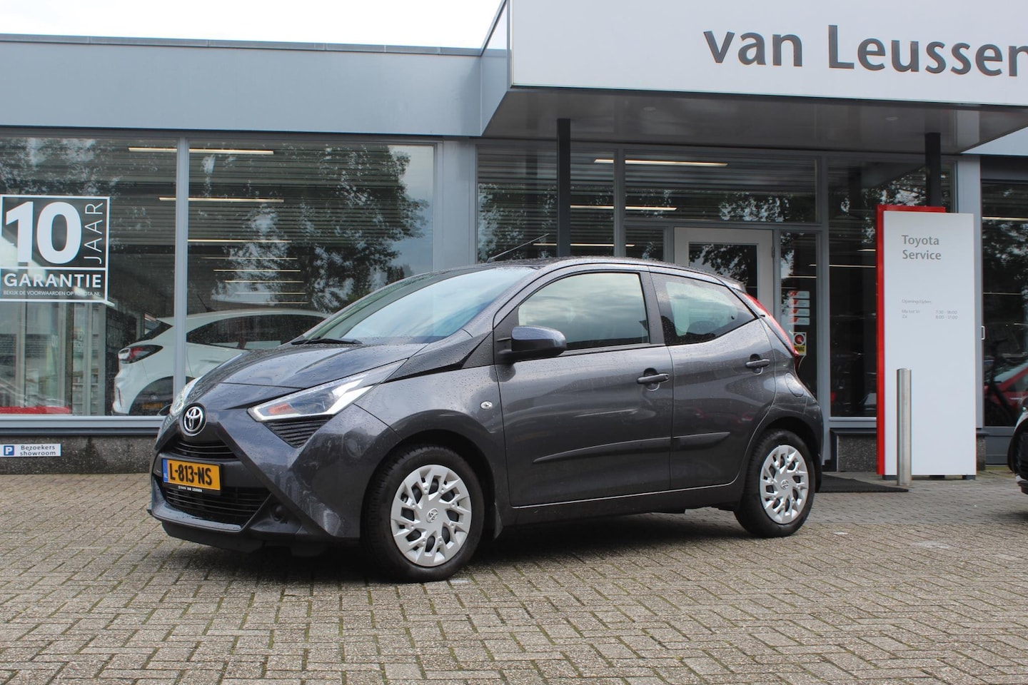 Toyota Aygo - 1.0 VVT-I X-PLAY AUTOMAAT APPLE/ANDROID AIRCO CAMERA BLUETOOTH EL-SPIEGELS 1E -EIGENAAR DA - AutoWereld.nl