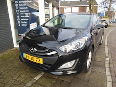 Hyundai i30 - 1.6 GDI Go 12 maanden Bovag garantie trekhaak/navi