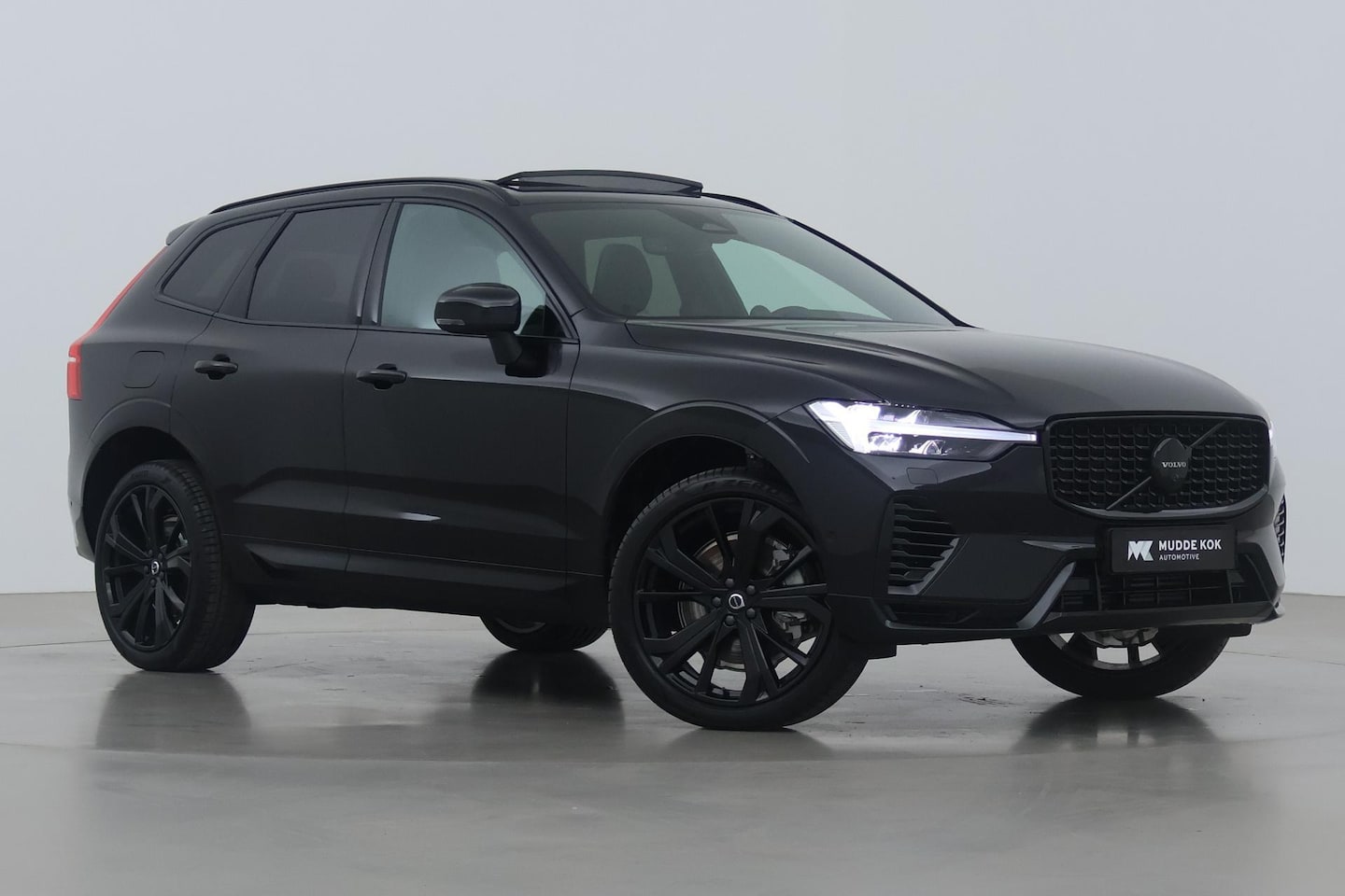 Volvo XC60 - T6 Plug-in hybrid AWD Plus Black Edition | Long Range | Bowers&Wilkins | Luchtvering | 360 - AutoWereld.nl