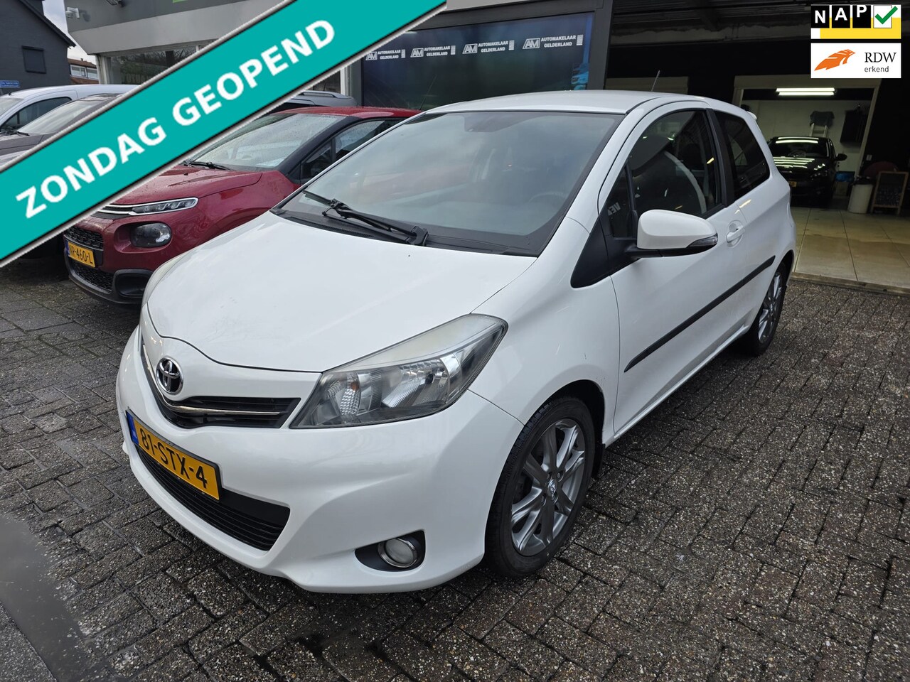 Toyota Yaris - 1.3 VVT-i Dynamic | 2E EIGENAAR | 12 MND GARANTIE | NAVI | CAMERA | LMV | - AutoWereld.nl