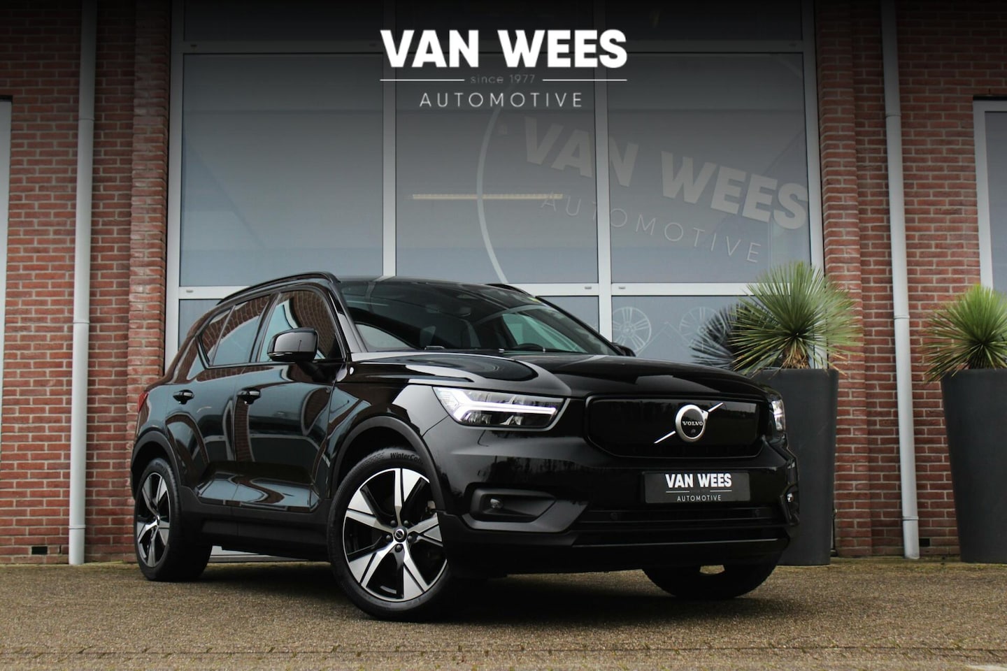 Volvo XC40 - Recharge P8 AWD R-Design | 1e eigenaar | NL auto | 408 pk | Dakraam | 19 inch | LED | DAB - AutoWereld.nl