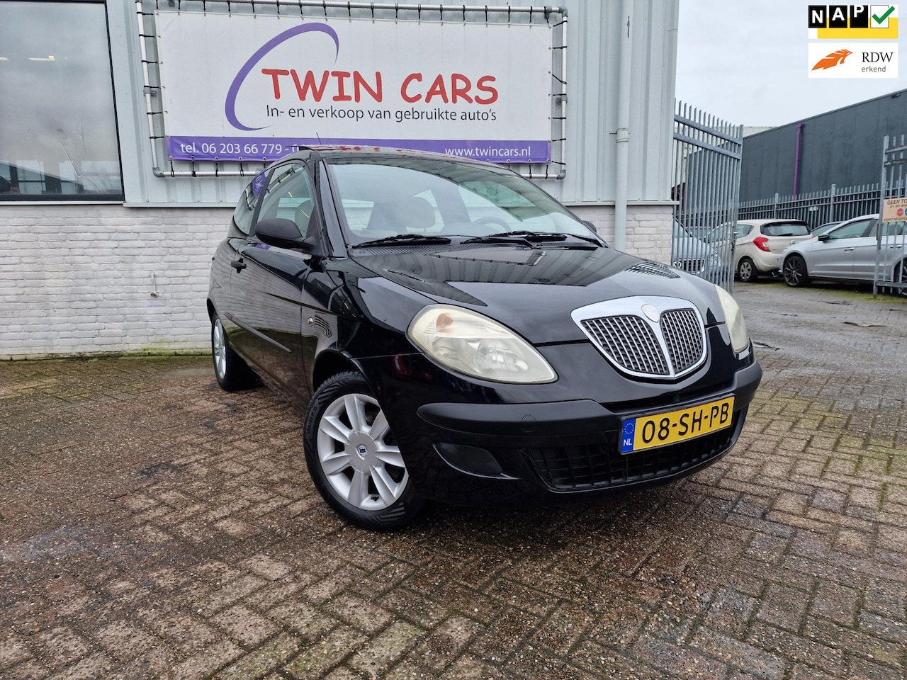 Lancia Y(psilon) - Ypsilon 1.2 Argento 3DRS AIRCO PANO - AutoWereld.nl