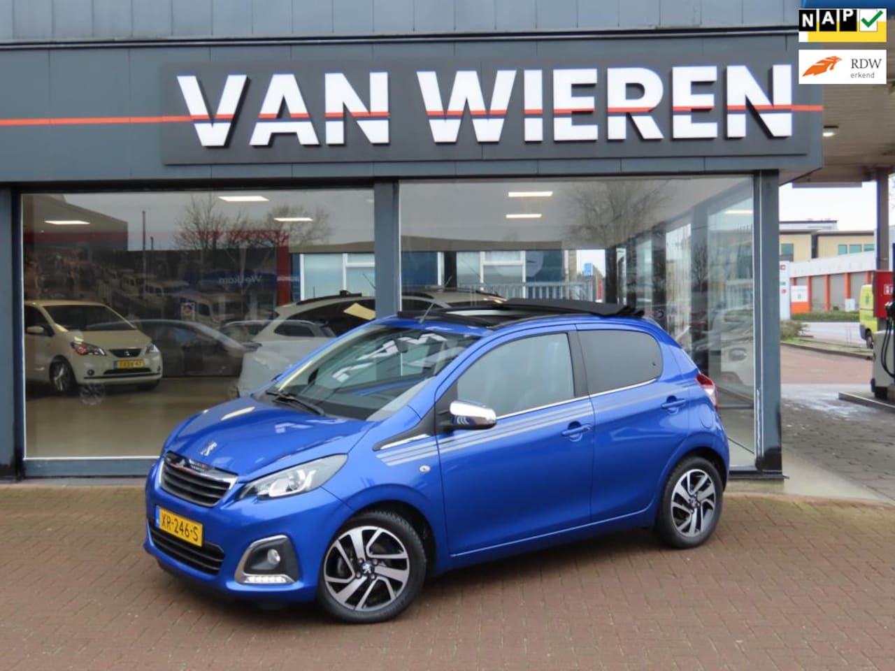 Peugeot 108 - 1.0 e-VTi Collection TOP! Vouwdak Camera Clima Navi Carplay - AutoWereld.nl