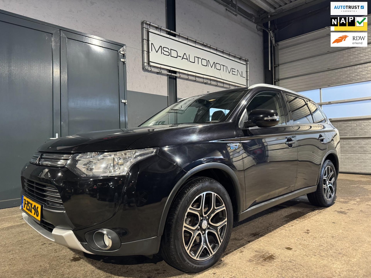 Mitsubishi Outlander - 2.0 PHEV Executive Edition X-Line 4WD Camera NAP - AutoWereld.nl