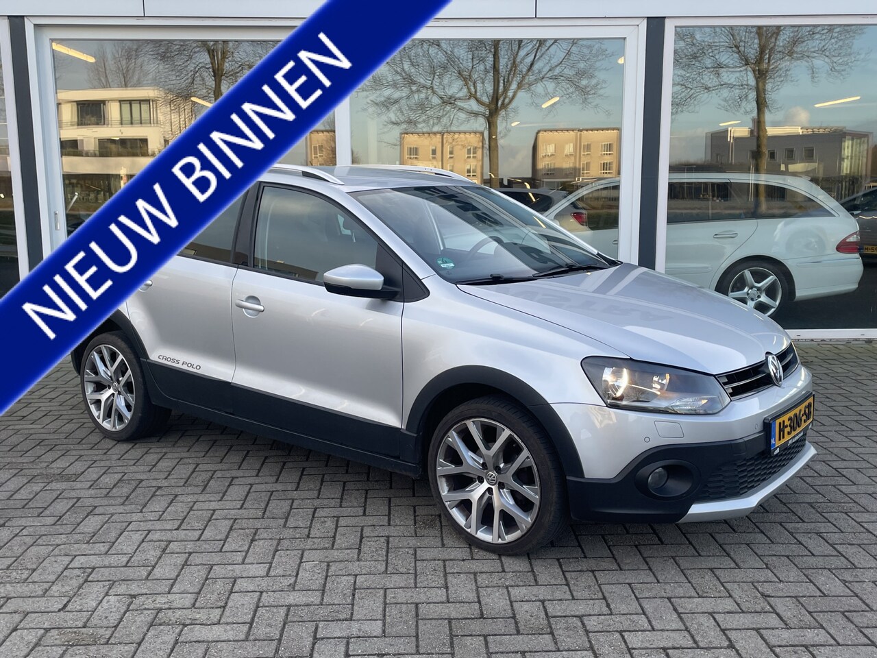 Volkswagen Polo - 1.2 TSI Cross 50% deal 5.475,- ACTIE Stoelverwarming / Clima / Telefoon / Cruise / LMV - AutoWereld.nl