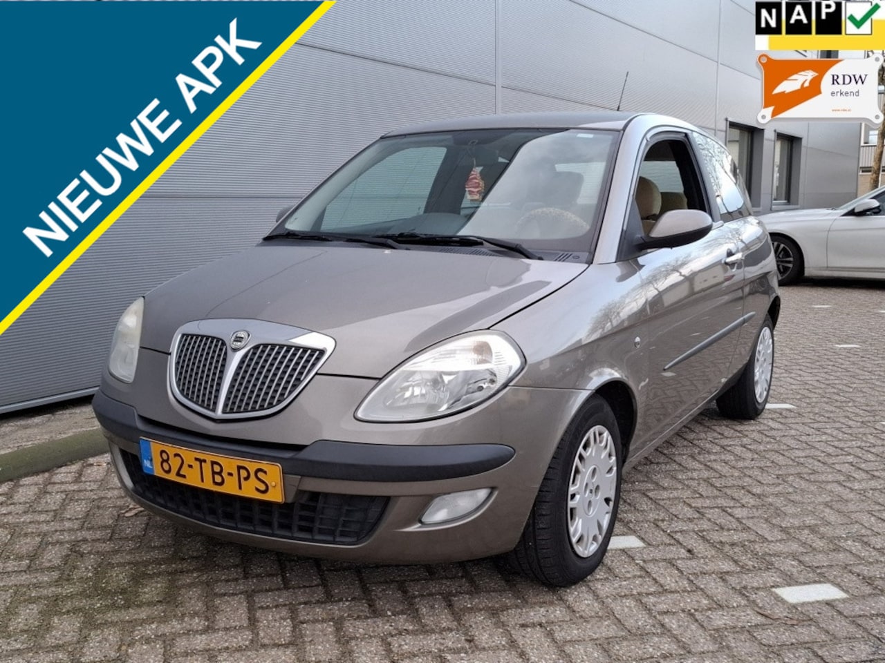 Lancia Y(psilon) - Ypsilon 1.4-16V Argento Airco Nieuwe APK - AutoWereld.nl