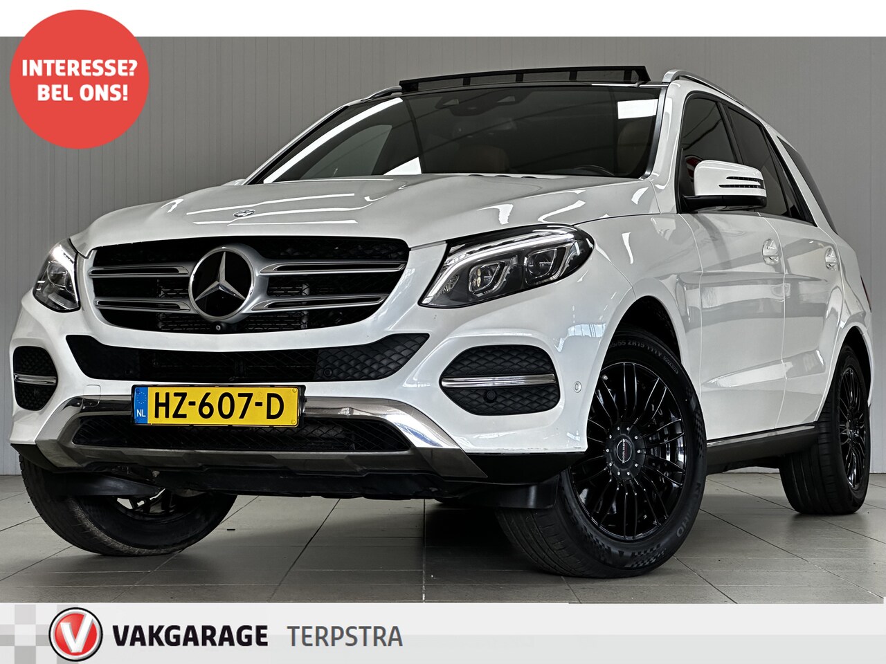 Mercedes-Benz GLE-Klasse - 500 e 4MATIC AWD/ Automaat/ Elek. Trekhaak/ Zwarte-Hemel/ 360° Camera/ Luchtvering/ Harman - AutoWereld.nl