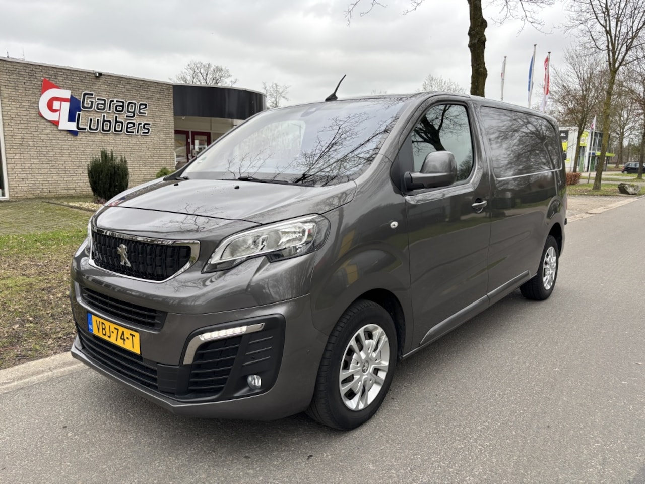 Peugeot Expert - 2.0 BlueHDI Asphalt - AutoWereld.nl