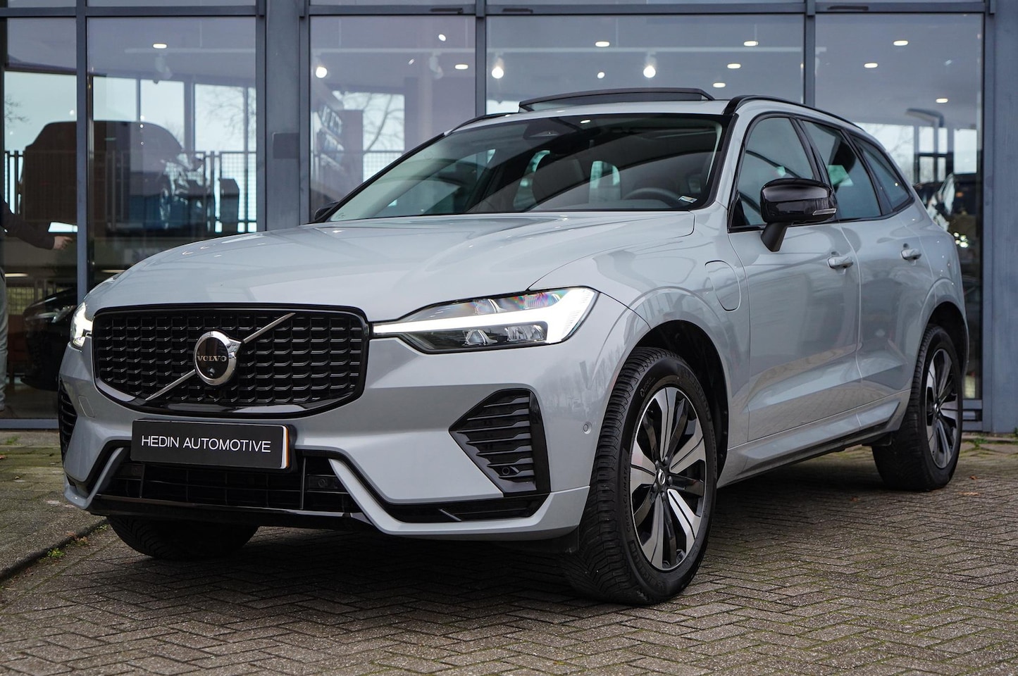 Volvo XC60 - 2.0 T6 Plug-in hybrid AWD Plus Dark Long Range Accu | Trekhaak Elektrisch |  Panoramadak E - AutoWereld.nl