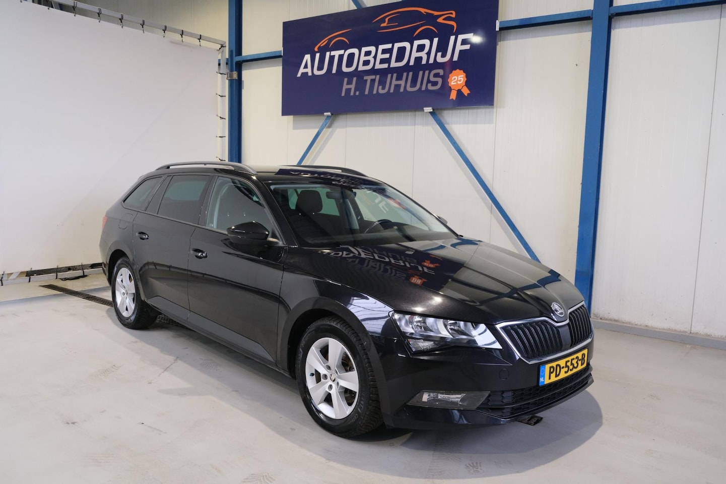 Skoda Superb Combi - 1.6 TDI Active Business - N.A.P. Airco, Cruise, Navi, PDC, Trekhaak. - AutoWereld.nl