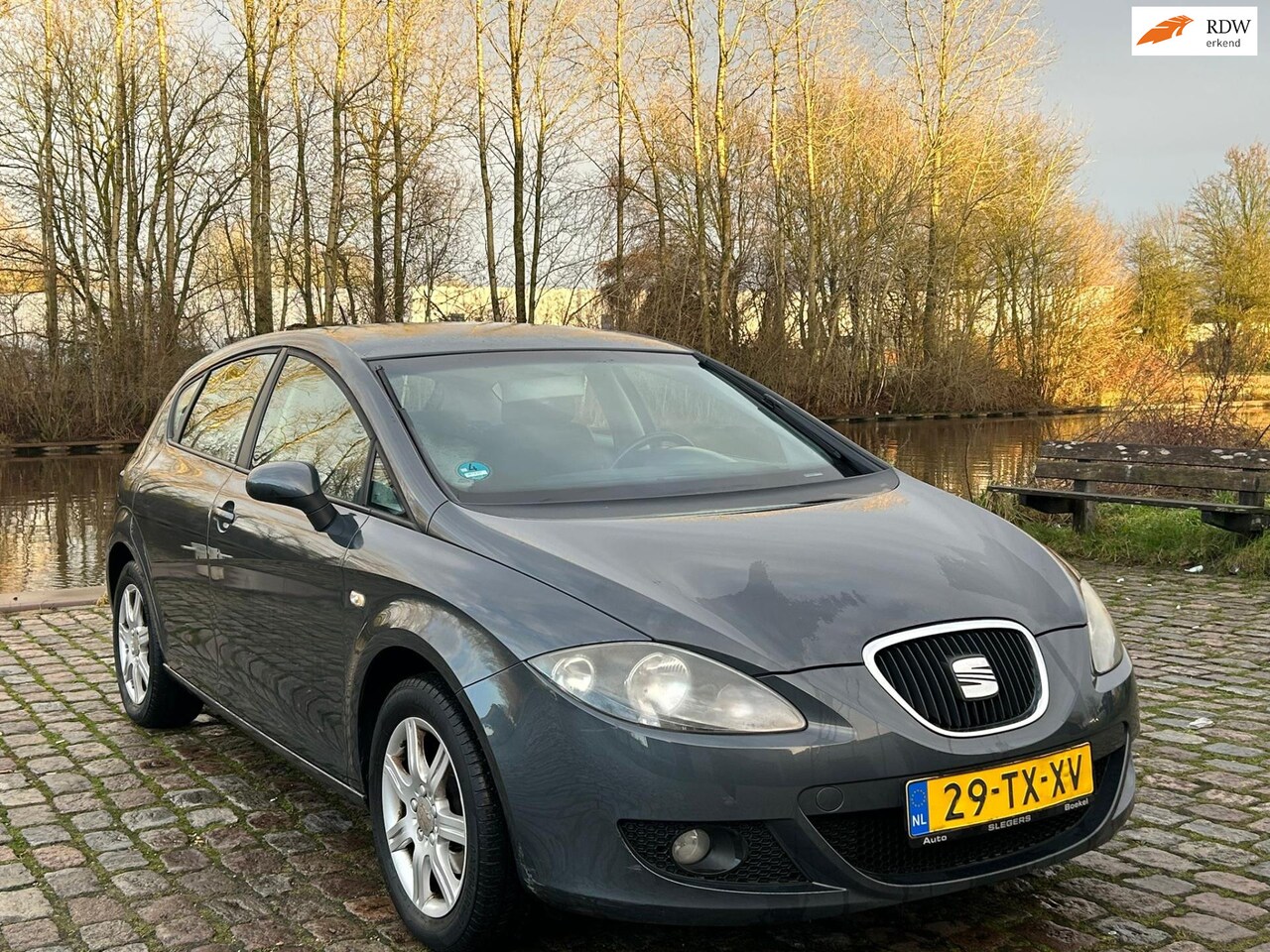 Seat Leon - 1.6 Stylance airco cruis control elektrische ramen cv op afs - AutoWereld.nl