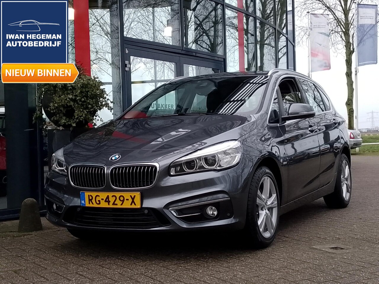 BMW 2-serie Active Tourer - 220i High Executive AUTOMAAT | Navi | Leer | ECC | PDC | Cruise Control - AutoWereld.nl