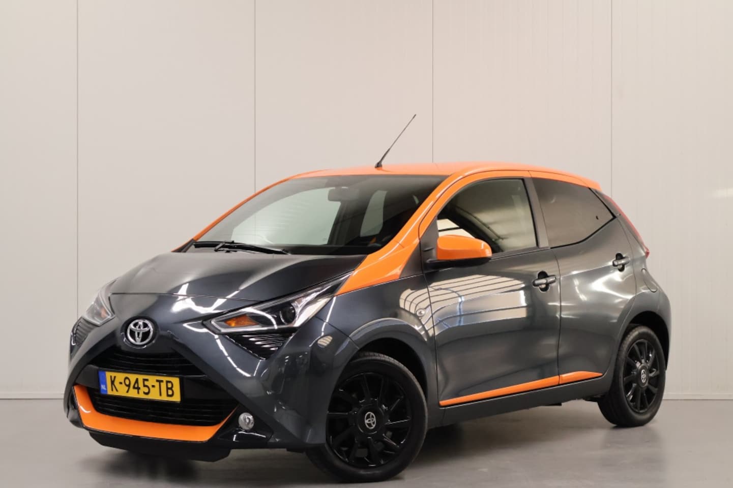 Toyota Aygo - 1.0 VVT-i x-JBL 1.0 VVT-i x-JBL - AutoWereld.nl