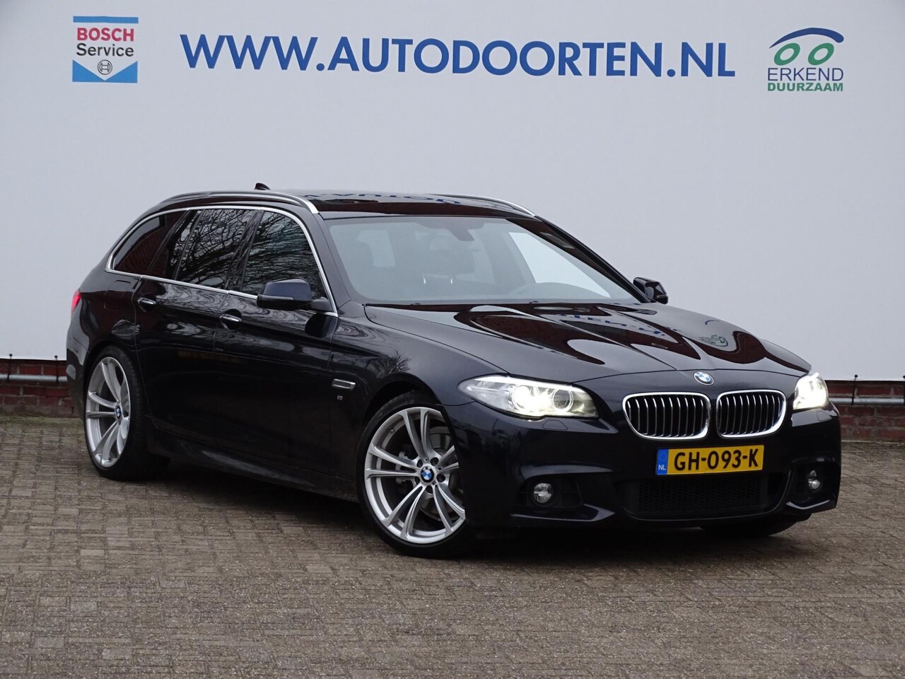 BMW 5-serie Touring - 520i High Executive|PANO|TREKHAAK|LEDER - AutoWereld.nl