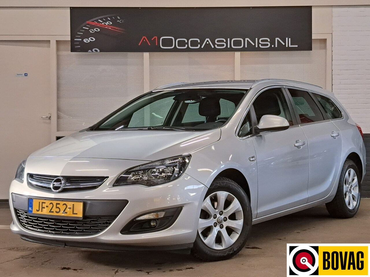 Opel Astra Sports Tourer - 1.4 Turbo Blitz + NAVI - AutoWereld.nl