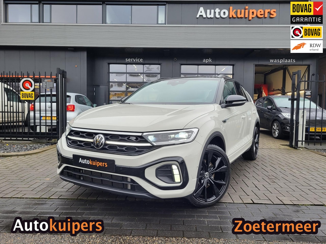 Volkswagen T-Roc - 1.5 TSI R-Line Business | Met elektrische achterklep, afneembare trekhaak, panoramadak en - AutoWereld.nl