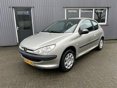 Peugeot 206 - 1.4 X-line Nieuwe Koppeling APK 11-2025