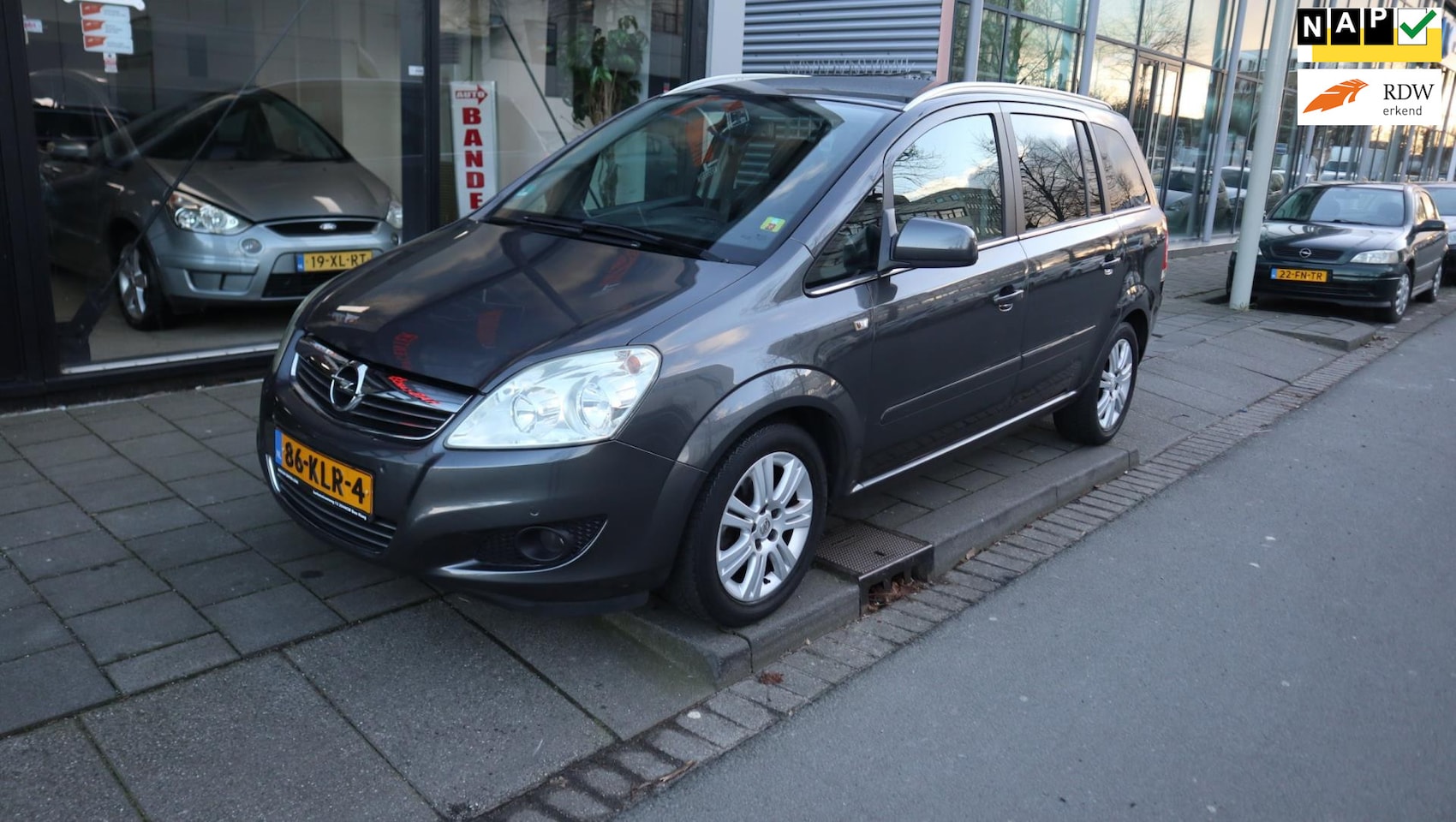 Opel Zafira - 1.8 Cosmo NAVIGATIE, LM VELGEN ,PDC - AutoWereld.nl