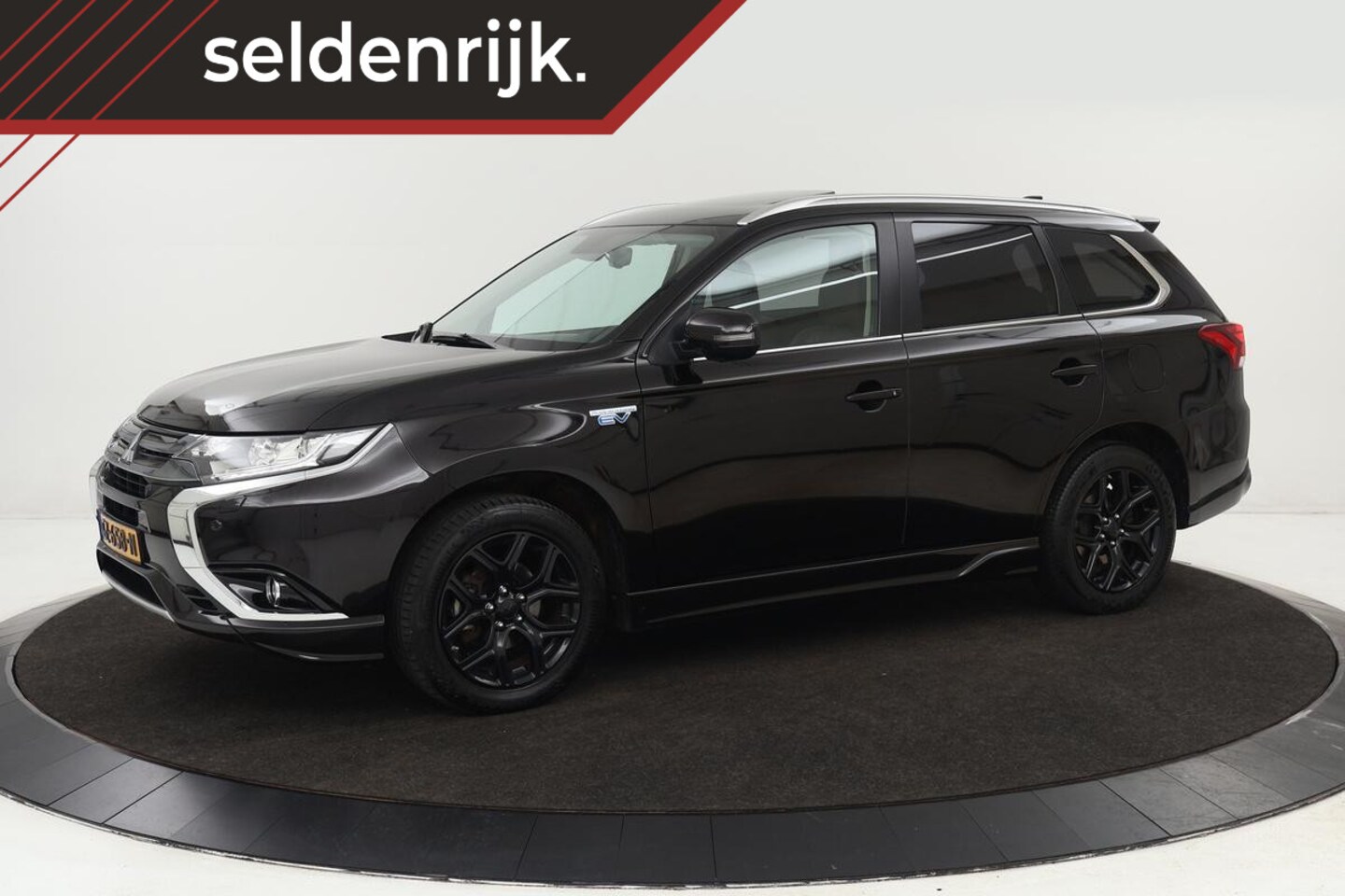 Mitsubishi Outlander - 2.0 PHEV Instyle+ | Leder | Schuifdak | Adaptive cruise | Stoel & stuurverwarming | Trekha - AutoWereld.nl