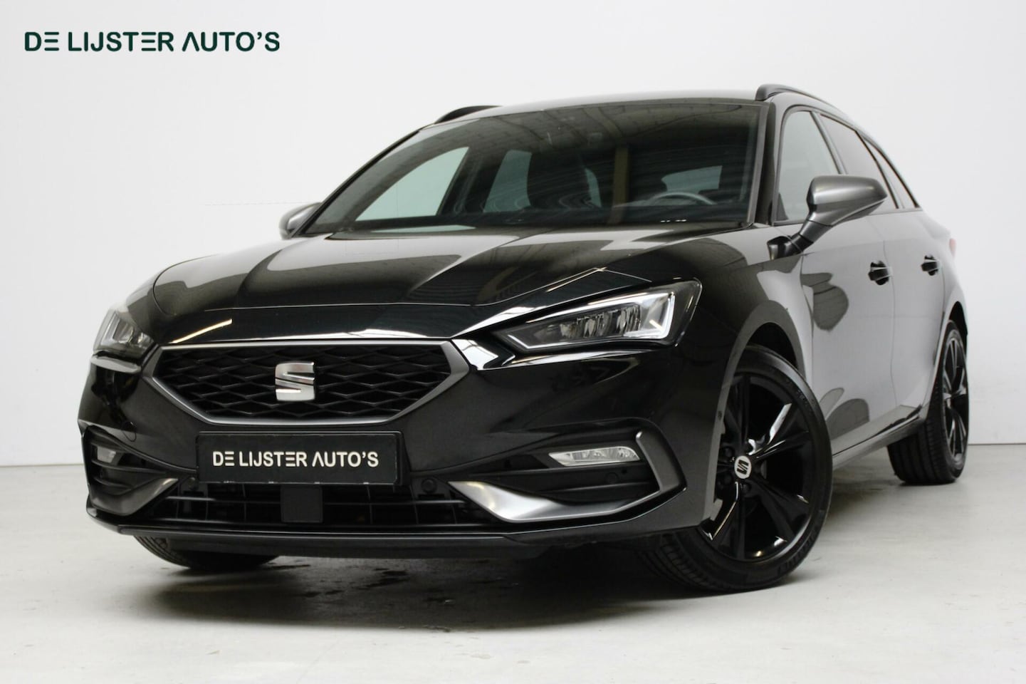 Seat Leon Sportstourer - 1.5 eTSI FR Black Sport Automaat 150 PK|CARPLAY, VIRTUAL, ACC, STOEL + STUURVERWARMING, LE - AutoWereld.nl