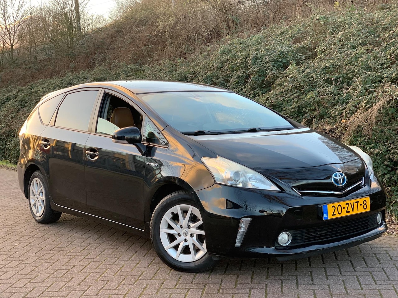 Toyota Prius Wagon - 1.8 Aspiration |7 PERS|LEDER|PANO|NAVI|2013 - AutoWereld.nl