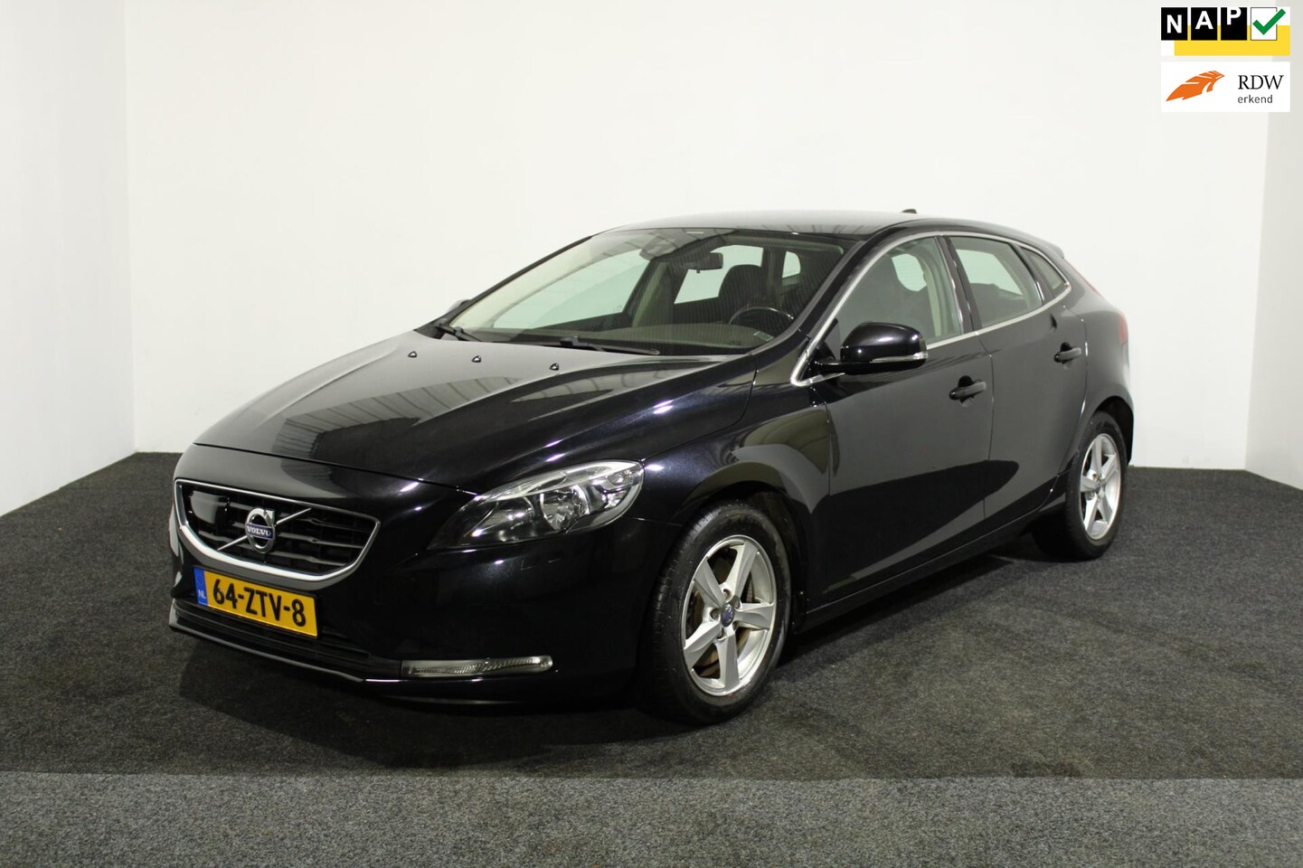 Volvo V40 - 1.6 T3 Momentum vol in opties! - AutoWereld.nl