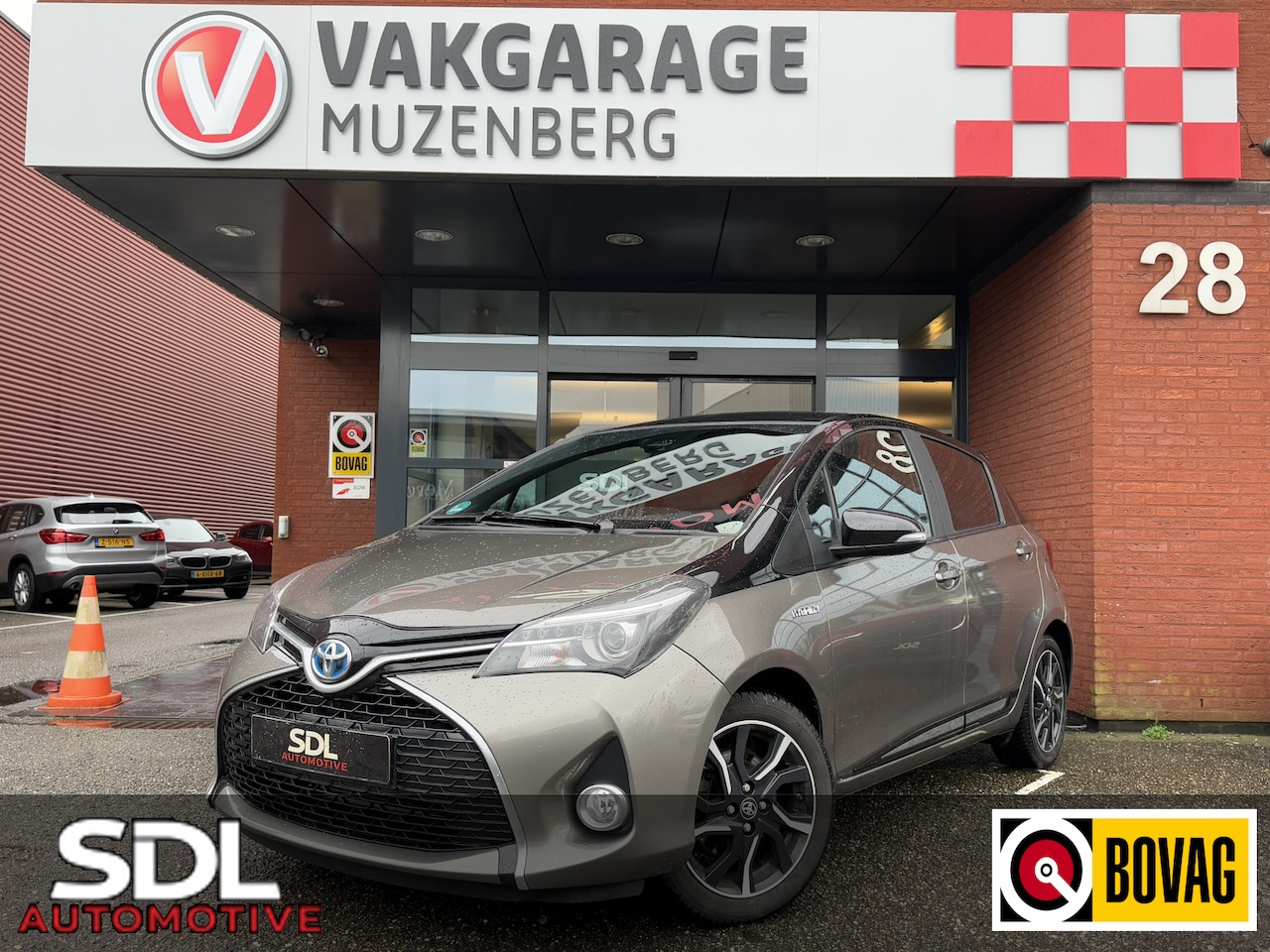 Toyota Yaris - 1.5 Hybrid Bi-Tone // NAVI // CAMERA // CLIMA // CRUISE // STOELVERWARMING // - AutoWereld.nl