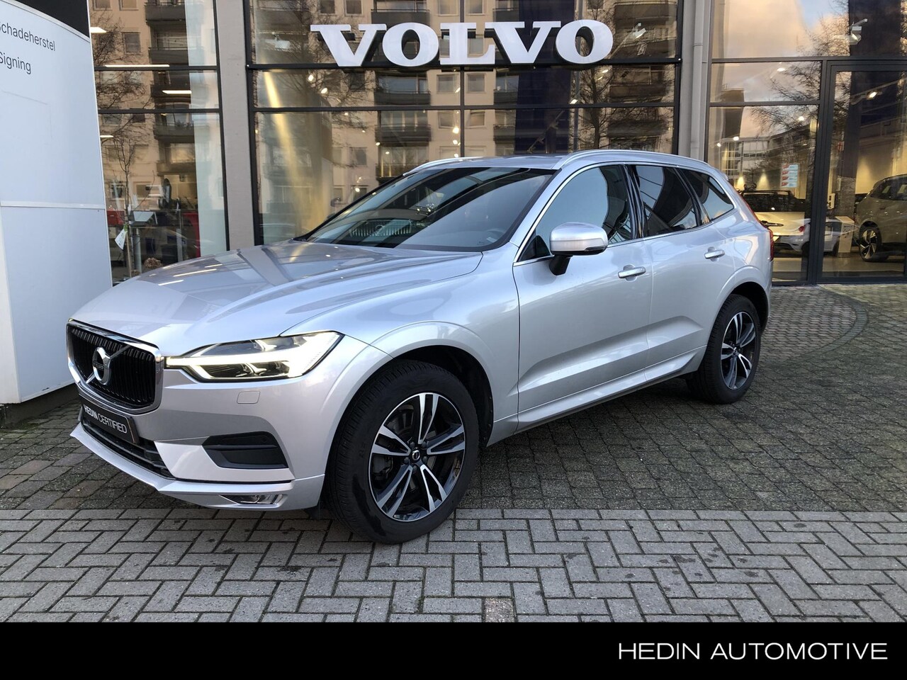 Volvo XC60 - T5 Momentum Pro Automaat 250pk | Leder Interieur | Stoel verwarming voor | Elek. Verstelba - AutoWereld.nl