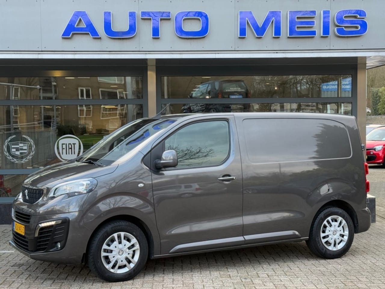 Peugeot Expert - 2.0 BlueHDI 180PK Compact Urban Automaat Navi Camera DAB+ - AutoWereld.nl