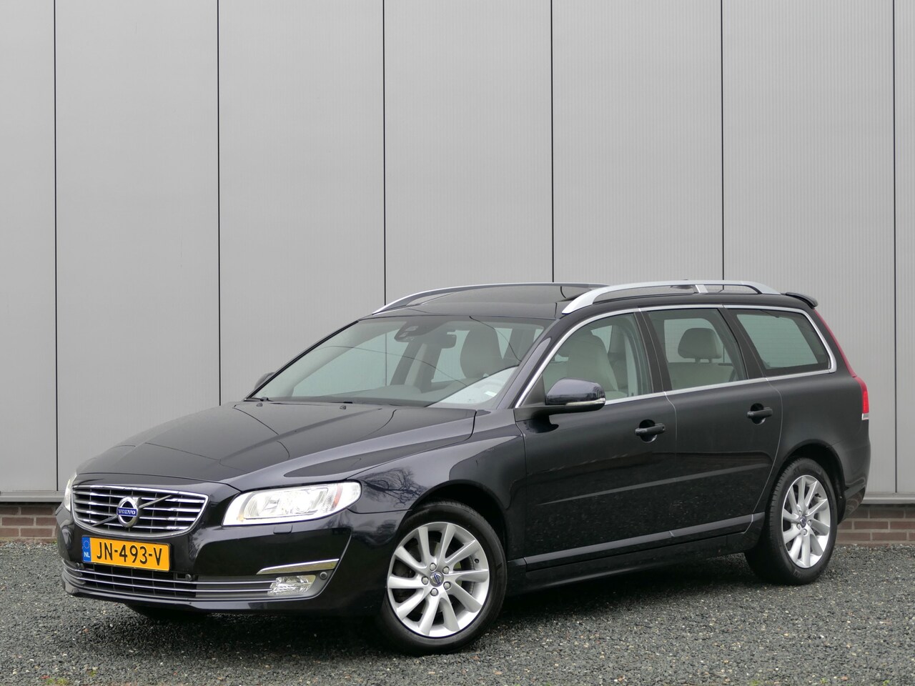 Volvo V70 - 2.0 T4 AUT Polar+ 12 MND garantie Schuidak / Leer / Standkachel / Navi - AutoWereld.nl