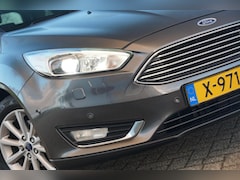 Ford Focus Wagon - 1.0 125PK Titanium | Magnetic Grey | Half-leder/Xenon/Winterpack/Trekhaak/Nw.Distributie