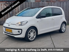 Volkswagen Up! - 1.0 Groove Up Automaat | Airco | Navigatie | Panoramadak | Parkeersensoren |