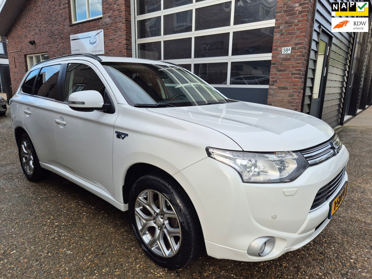 Mitsubishi Outlander - 2.0 PHEV instyle 2.0 PHEV Instyle+ - AutoWereld.nl