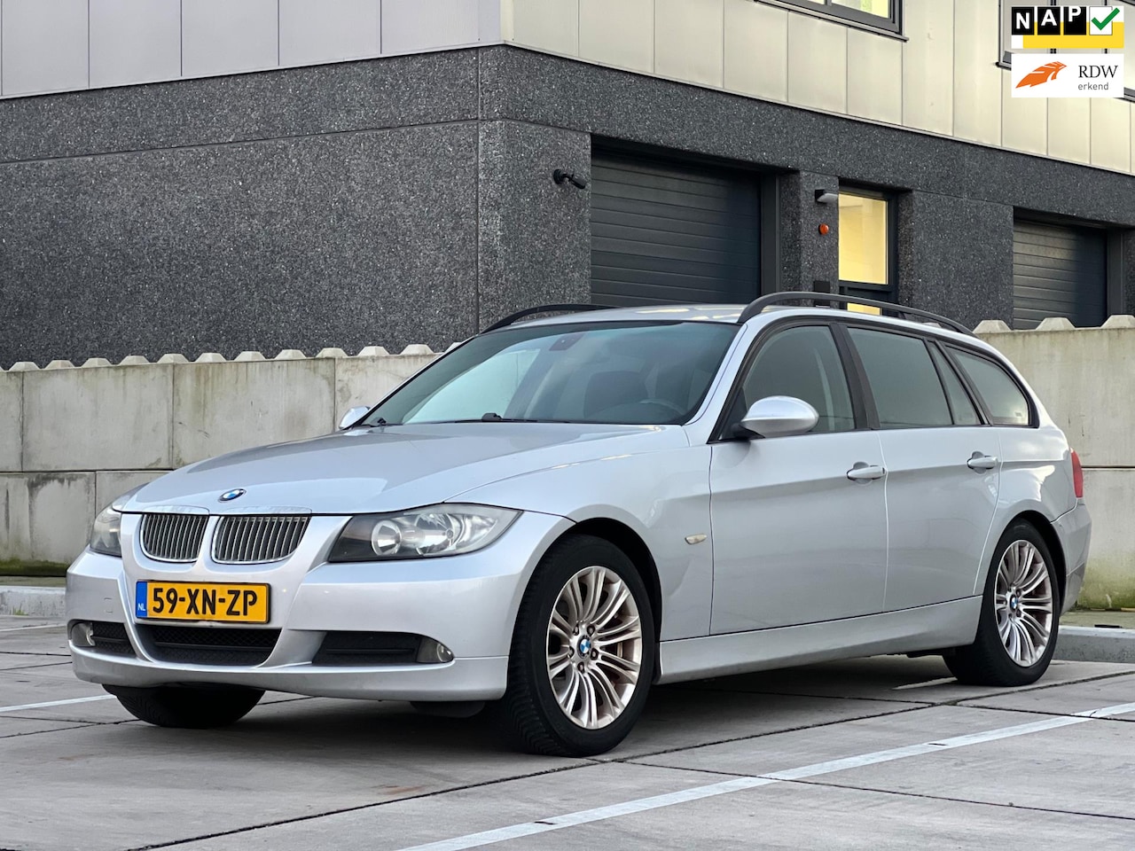 BMW 3-serie Touring - 318i High Executive | Parkeersensoren | 17 inch | Climate control - AutoWereld.nl