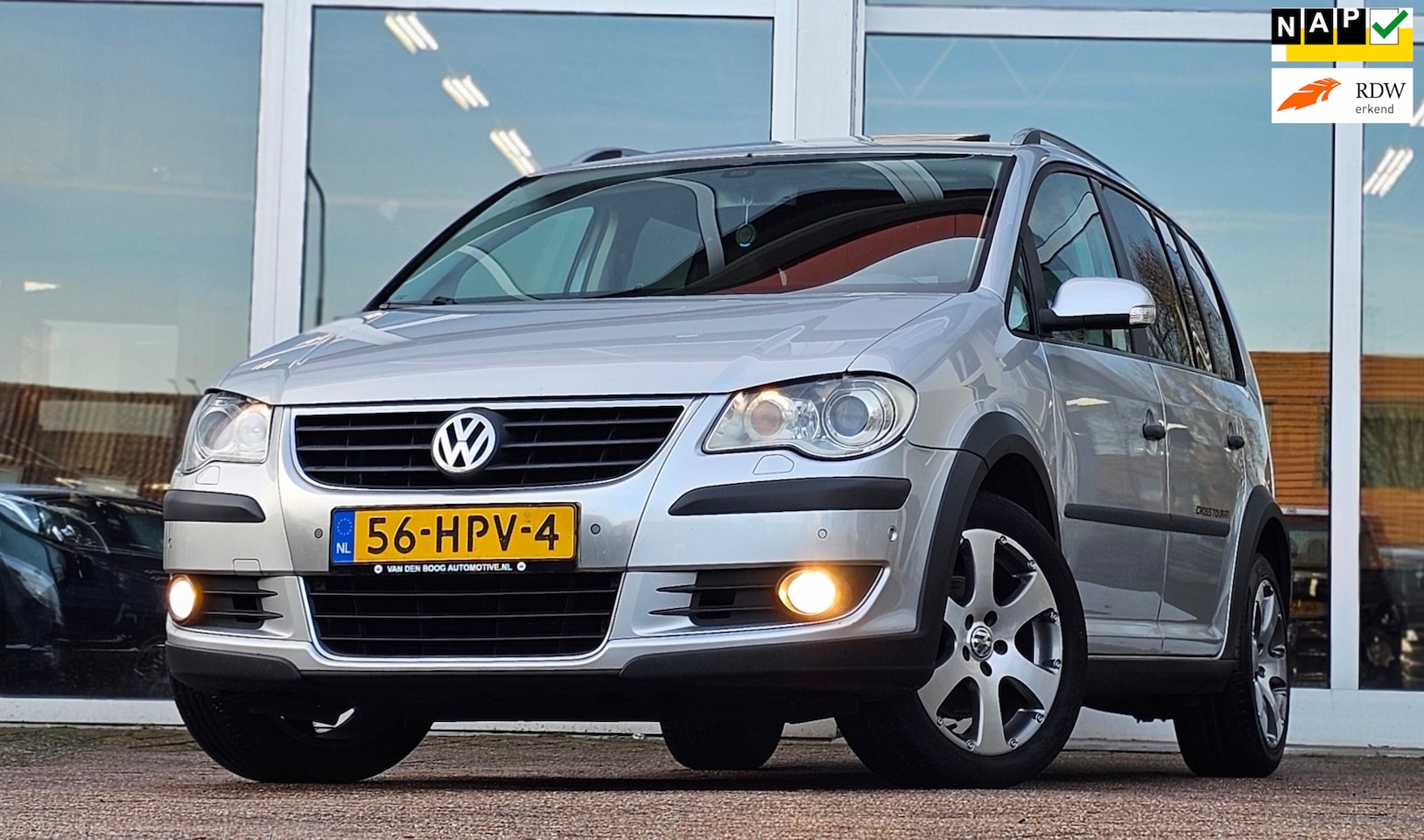 Volkswagen Touran - 2.0 TDI Cross 3e Eigenaar Leer Mooi! - AutoWereld.nl