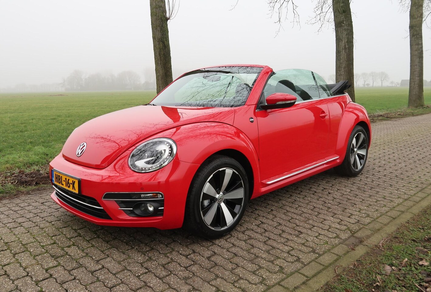 Volkswagen Beetle Cabriolet - 1.2 TSI Sound Xenon Fender Camera Navigatie 18 inch Windscherm Airco-ecc Cruise Stoelverwa - AutoWereld.nl