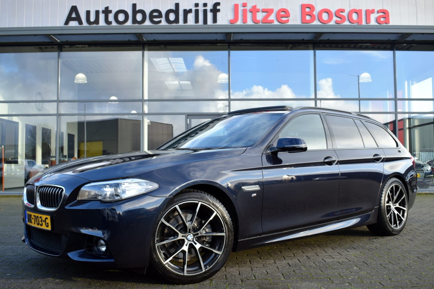 BMW 5-serie Touring - 520i Automaat M-Sport High Executive Zwart Leder | Panoramadak | Elektrische Stoelen | Cam - AutoWereld.nl