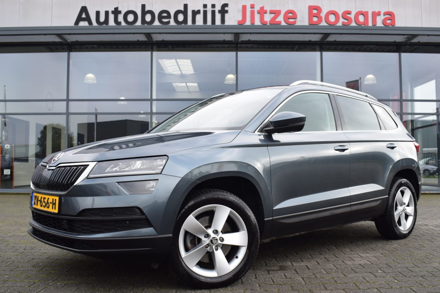 Skoda Karoq - 1.5 TSi Automaat Style LED | Panoramadak | Carplay | Camera | Trekhaak | Full Map Navi | K - AutoWereld.nl