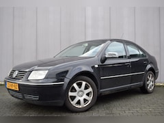 Volkswagen Bora - 1.6 16V Turijn Airco | Sportstoelen | JVC | Cruise Control