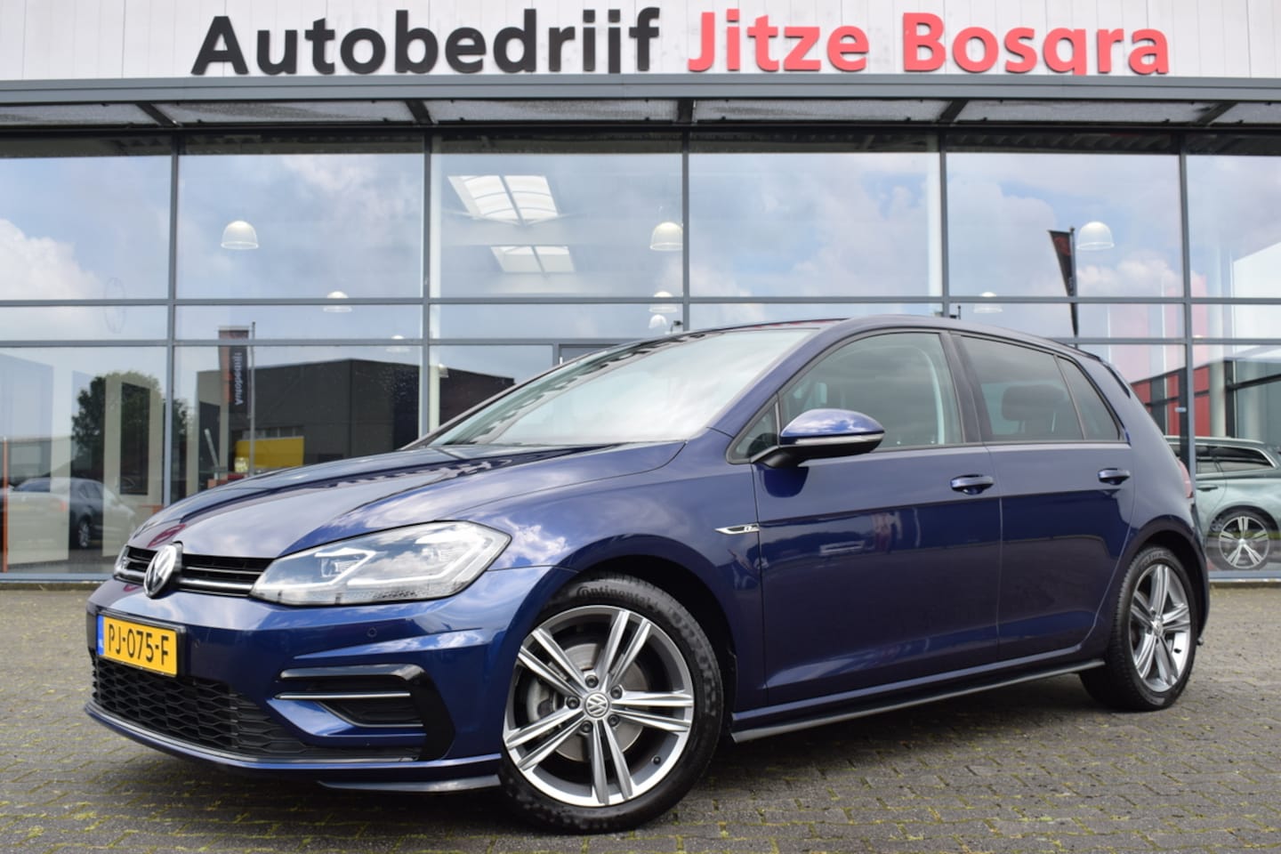 Volkswagen Golf - 1.4 TSi DSG Highline R-Line LED | Alcantara | Carplay | Sportstoelen | Adap. Cruise | Virt - AutoWereld.nl