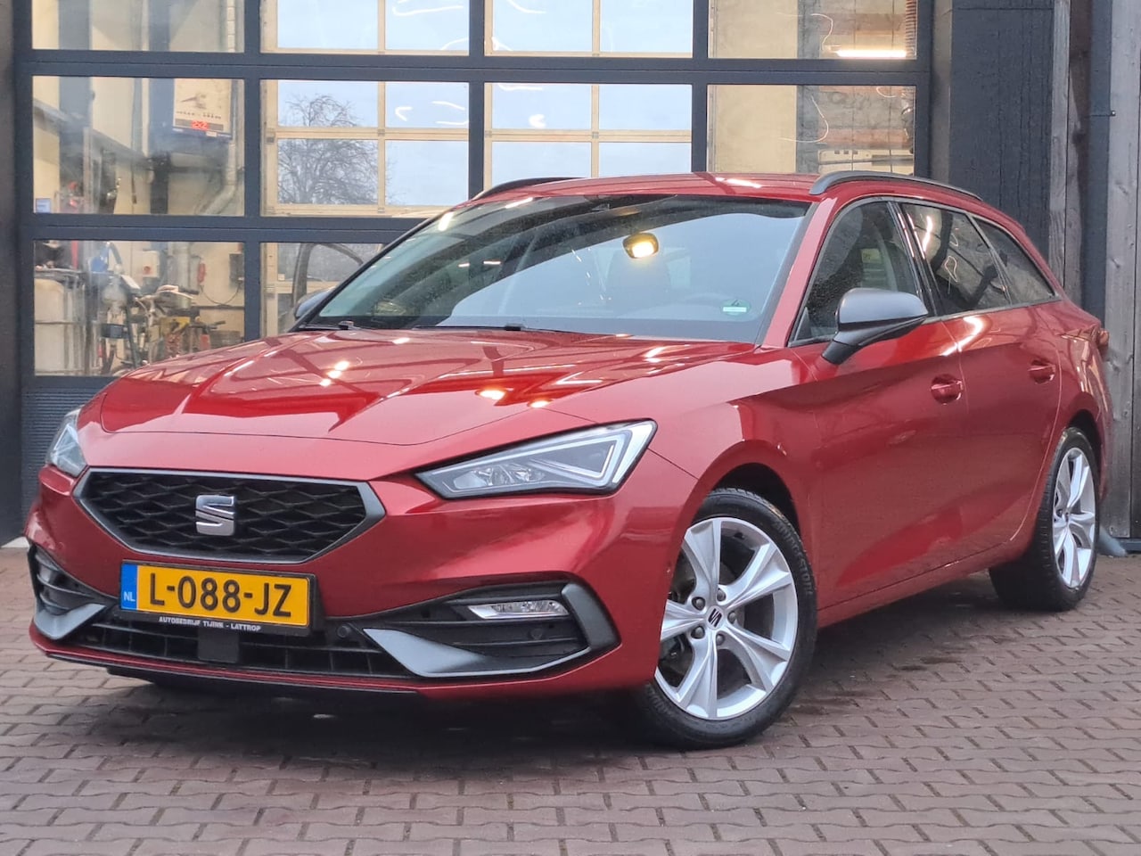 Seat Leon Sportstourer - 1.5 TSI FR Style Business Intense | LED | ACC | Trekhaak | Virtual | Stuur & stoelverwarmi - AutoWereld.nl